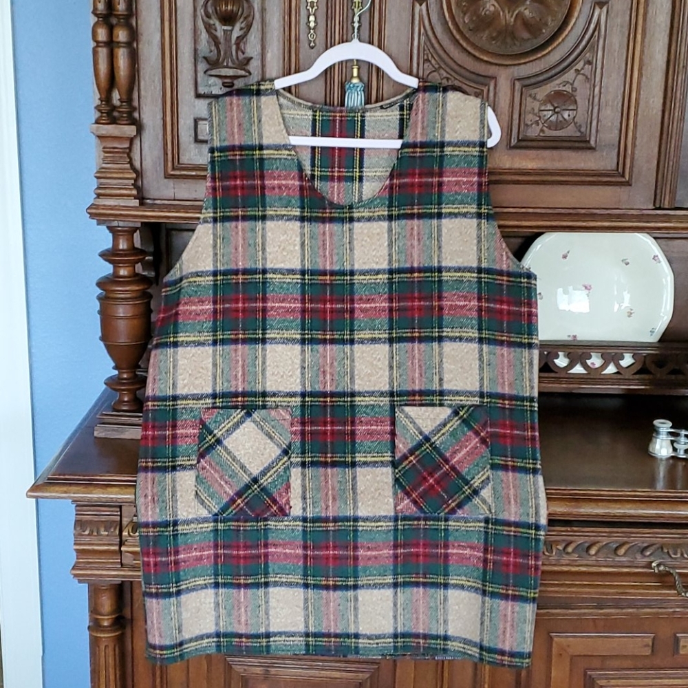 Warm plad sleeveless dress, never worn, L
